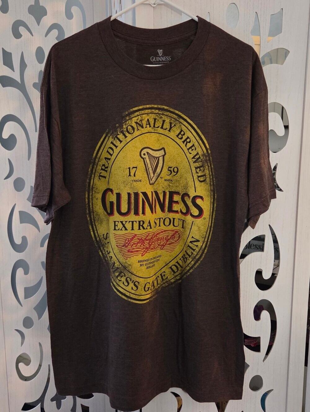 Guinness Extra Stout Beer Graphic Tee Shirt Brown Bioworld Men's Large NWOT